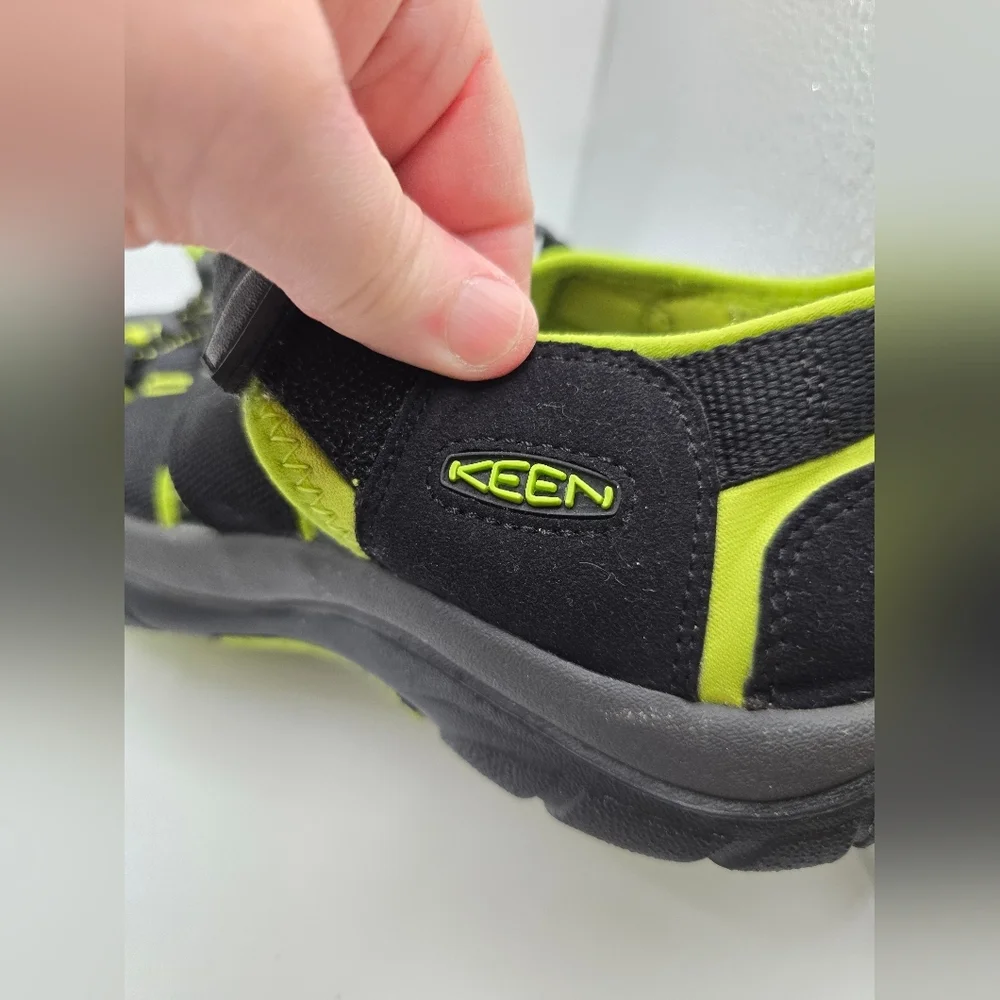 Keen Newport Waterproof Black Green Outdoor Hiking Sandles. Ladies 6